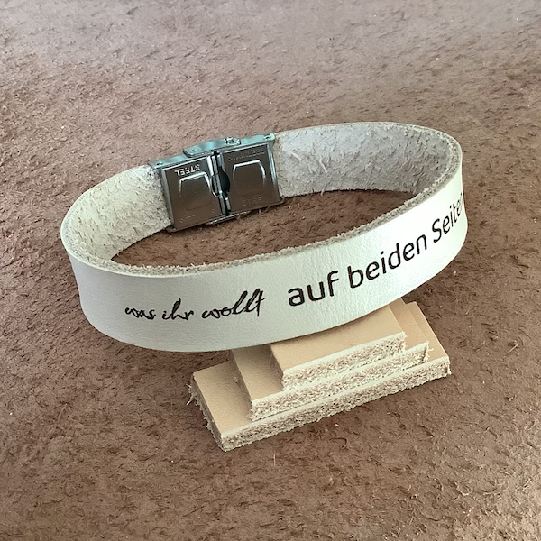 Gravur auf einem hellen naturbelassenen 2mm Lederarmband